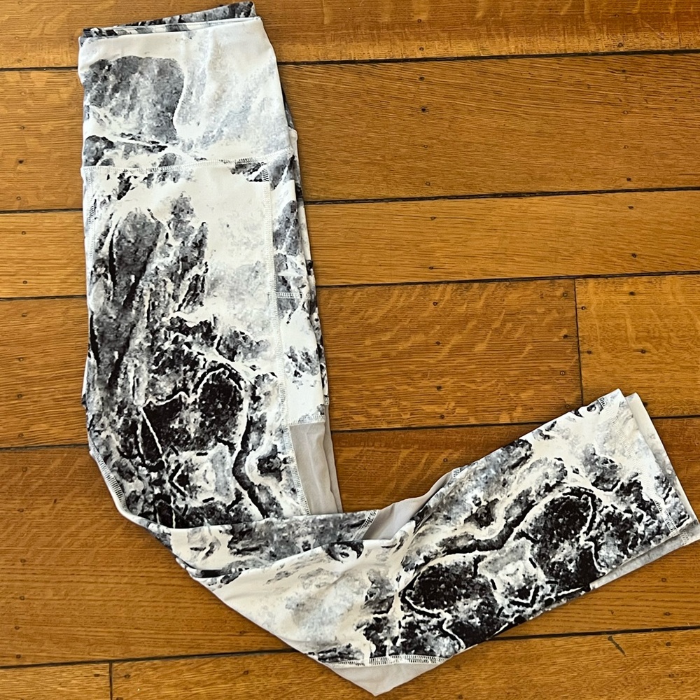 Varley white marble workout legging | size S